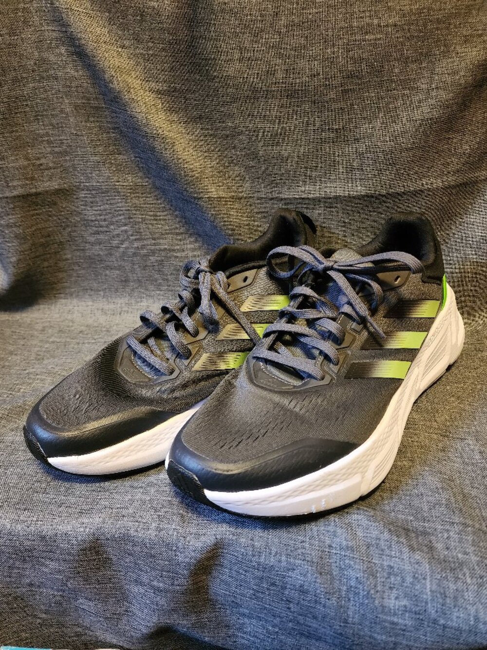 Men's Size 12 Adidas Questar Gray/Green Lace Up Running Shoes